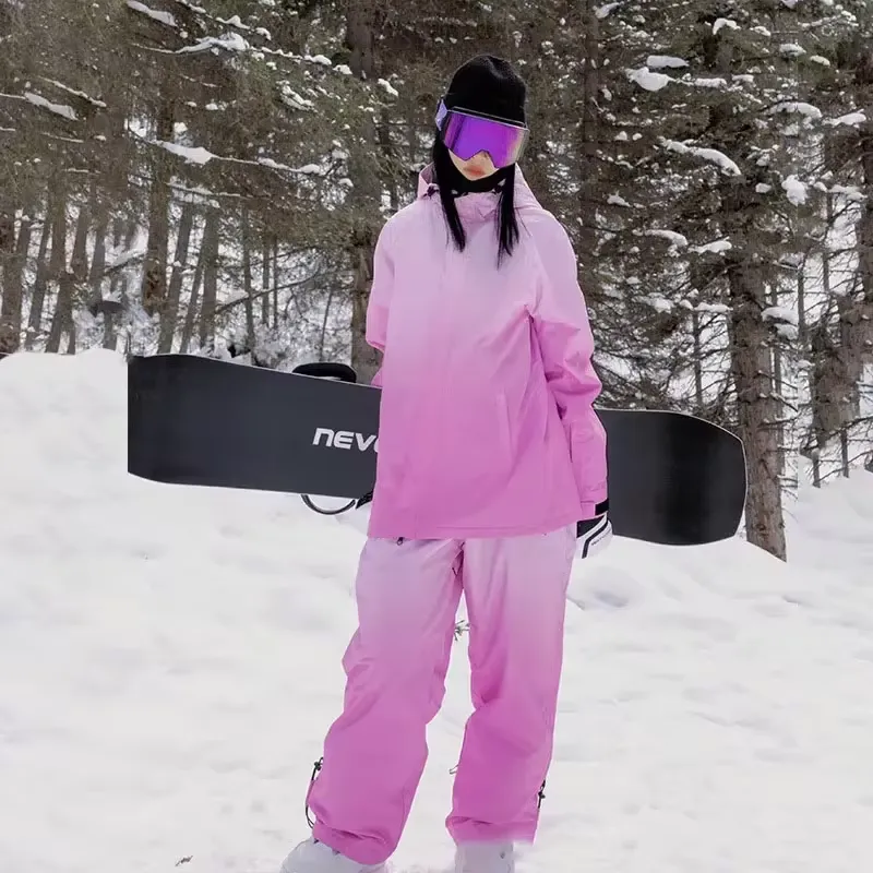 Unique Gradient Loose Snowboard Suits with Matched Pants